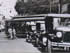 onde elétrico em congestionamento na cidade, provavelmente na década de 1930