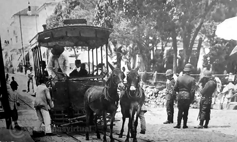 Bondes na Rua Barão de Jaguara, em 1904. Foto de V-8