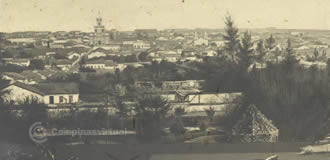 Vista aéra da região central à partir da Praça Imprensa Fluminense, com a torre da Catedral ao fundo, foto de 1880